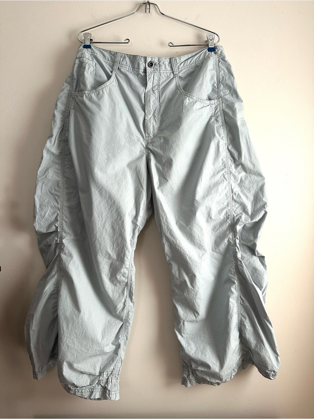 Pilcro • Parachute Curve Barrel Pants in Blue/Gray - Picture 2 of 10